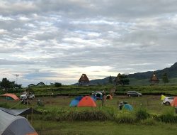 Camcer di Javana Sehat Camping Ground, Gunung Salak Gagah Dipandang